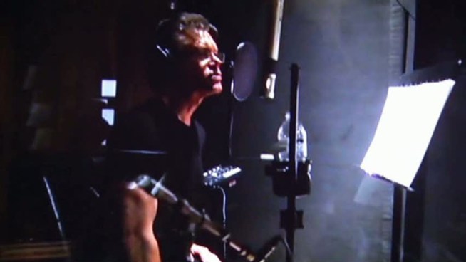 Country singer Randy Travis and his fiancee have filed a lawsuit against the two men they were arguing with in the simple assault case for which Travis is charged.