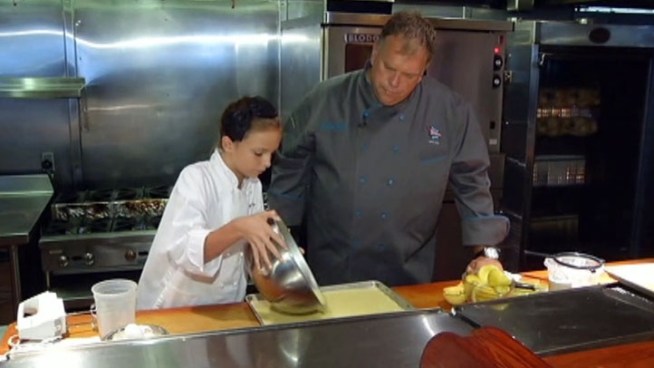 Eleven-year-old Jenay Benge makes lemon bars for diners at Rathbun's Blue Plate Kitchen in Dallas.