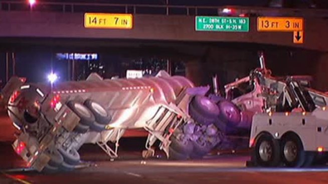 A tanker truck overturned in Fort Worth Friday morning, bringing big traffic delays during the morning commute.
