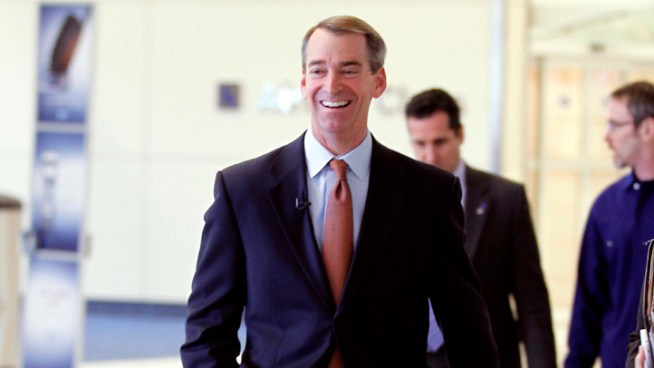 American Airlines CEO Tom Horton says he approached US Airways CEO Doug Parker about the possibility of combining the two airlines.