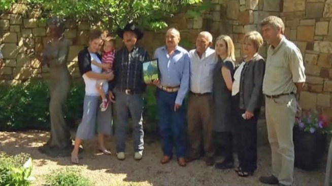 Roberto Ramirez and Alfredo Rojo met the family of organ donor Parker County Sheriff Sgt. Rusty Arnold. Both men received a kidney from Arnold who was killed in an accident just before Christmas 2010.