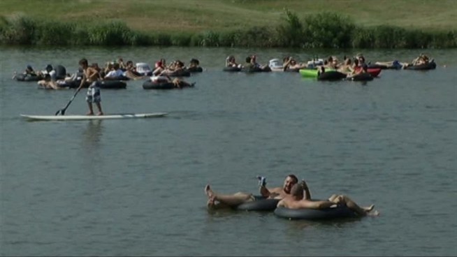 A free concert is currently underway by the Trinity River north of downtown Fort Worth.