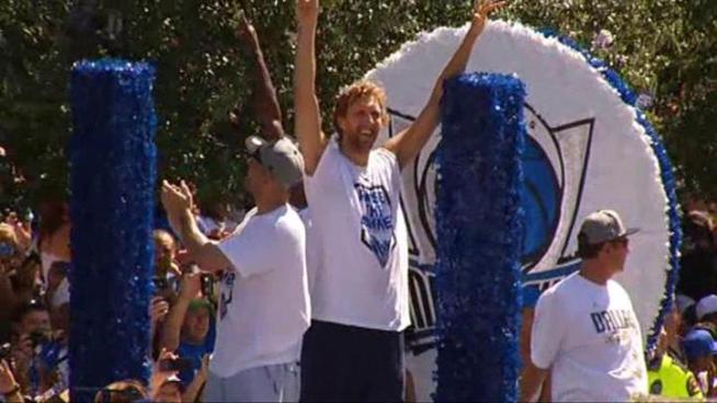 Video highlights from the Dallas Mavericks Victory Parade. (RAW VIDEO)