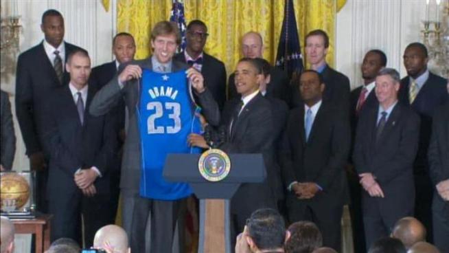 The Dallas Mavericks meet President Obama in the East Room of the White House.