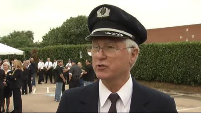 A crowd of nearly 300 AMR pilots and flight attendants gathered Friday and marched their membership to the front door of the Fort Worth corporate headquarters to deliver a message.