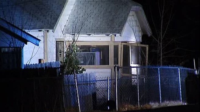 Dallas police officers turned up empty-handed in their search for a shooting suspect just after midnight Tuesday. The gunman shot an undercover officer near Fernwood and Ann Arbor in South Oak Cliff Monday night.