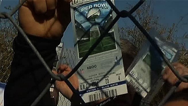 The fight over Super Bowl XLV seats at Cowboys Stadium heats up Thursday when a judge and lawyers representing fans who are suing the Cowboys, Jerry Jones and the NFL will meet.