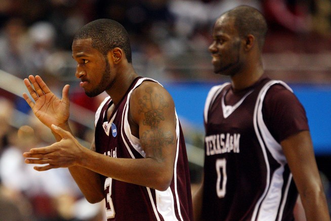 Davis, Aggies Pound BYU, 79-66