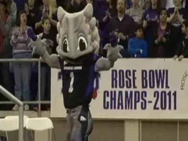 Close to 7,000 die-hard fans showed up weeks after the football team's <a title=