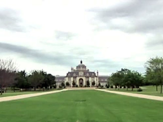 The Champ d'Or Mansion once offered $75 tours to raise money for a library and community center in Hickory Creek.