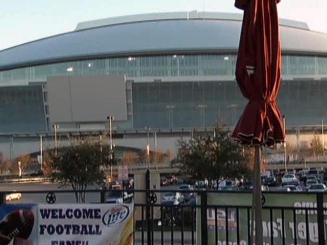 Businesses are temporarily expanding in hopes of capitalizing on Super Bowl-size crowds.