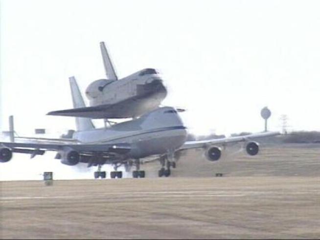 The space shuttle Endeavour has made the second of two scheduled Texas stops.
