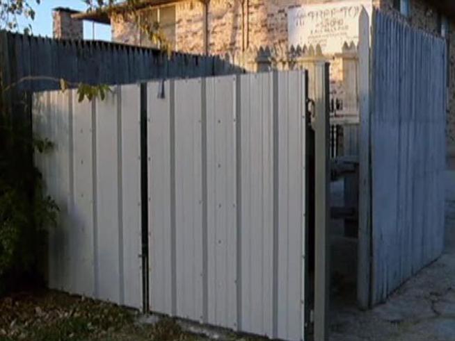 A woman was robbed at knifepoint while taking out her trash, but <a title=