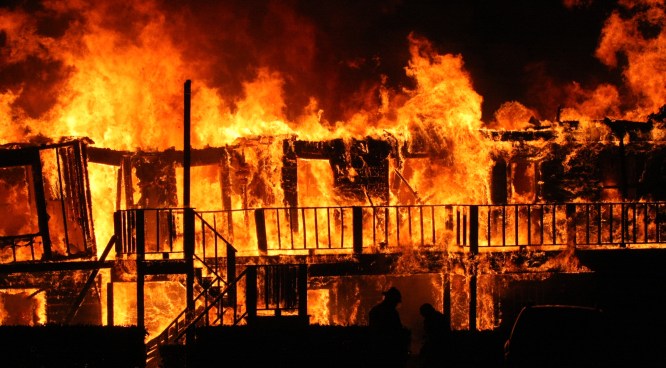 Fire Consumes Granbury Apartment Complex 