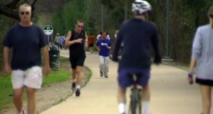 Flasher Covered in Body Paint Interrupts Morning Jog