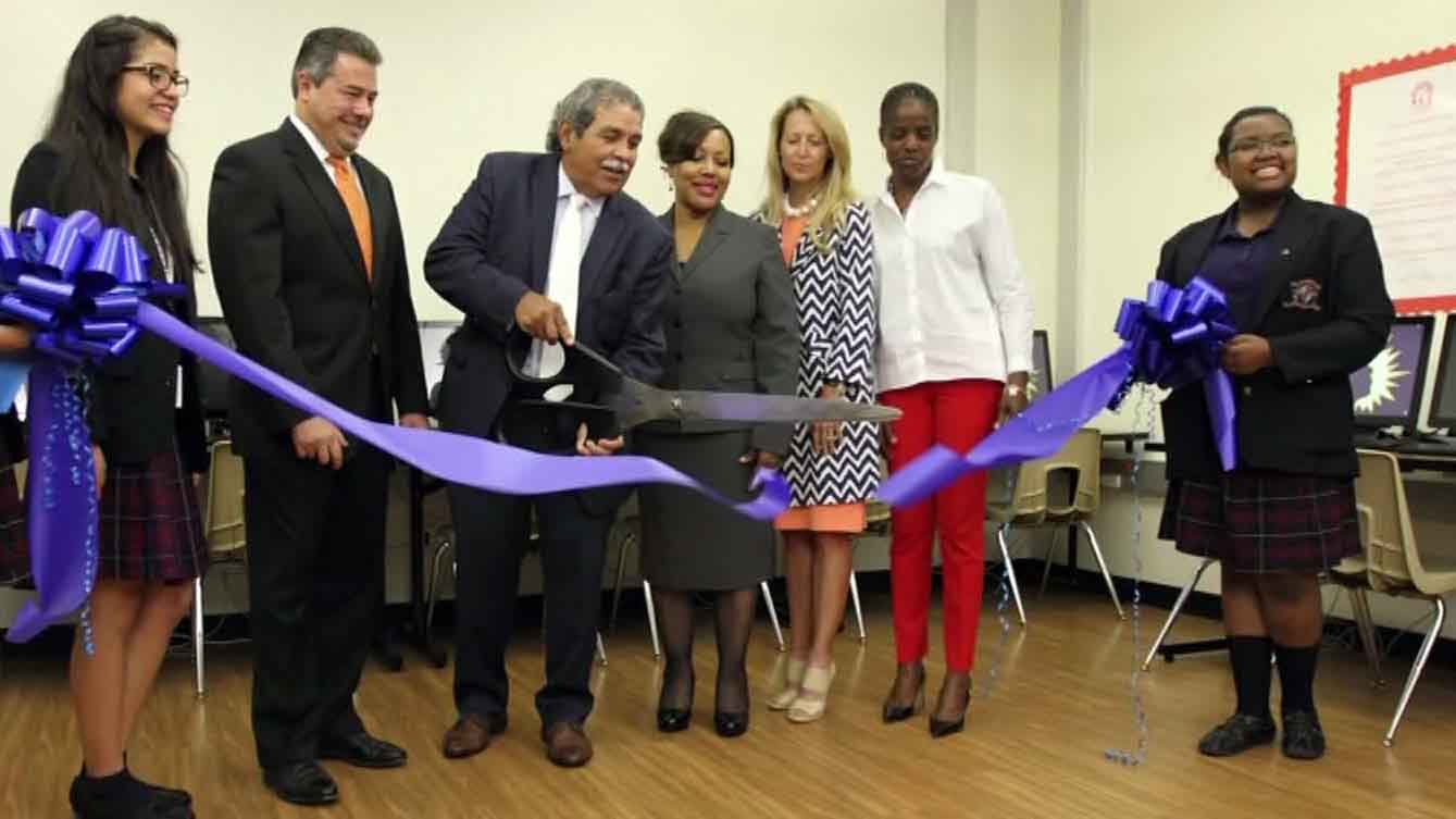 Brand New Computer Lab for Dallas STEM Students