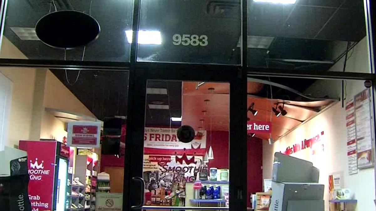 Armed Man Hides in Smoothie King Ceiling, Fearing 'Cartel'