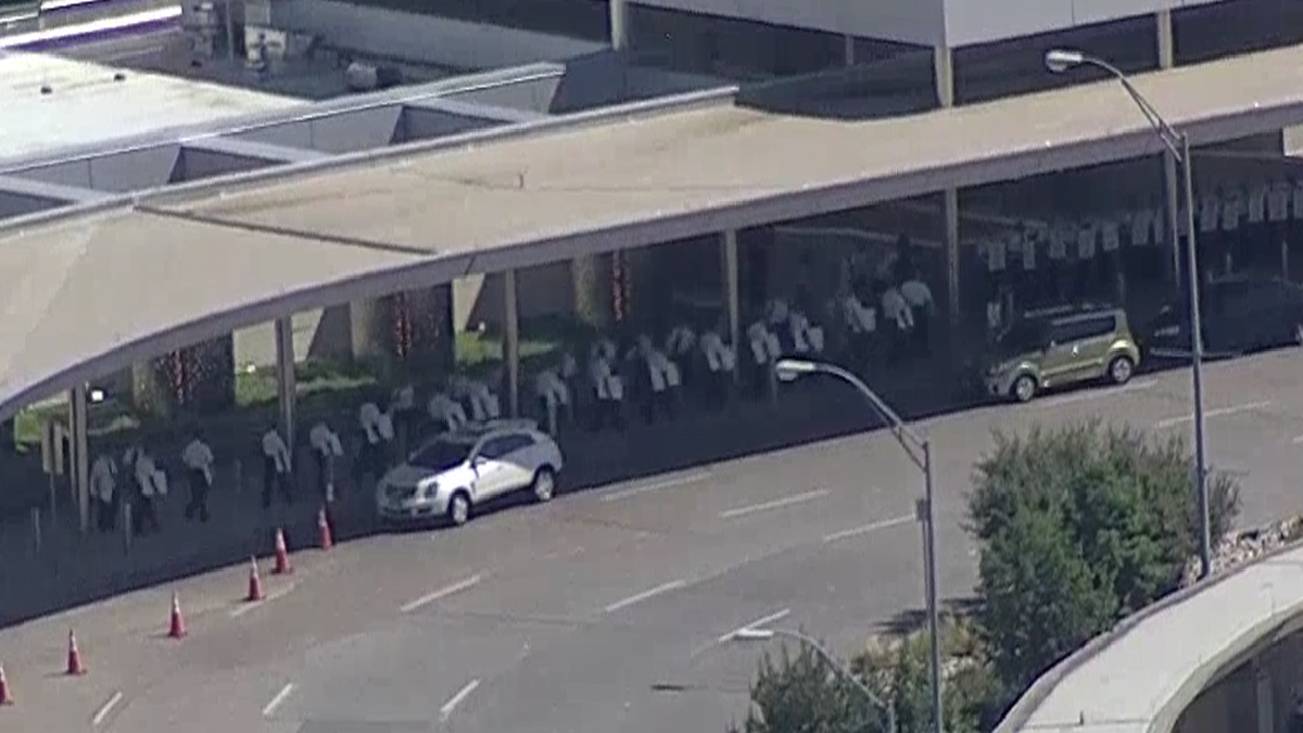 Southwest Pilots Picket Over Contract Dispute at Love Field