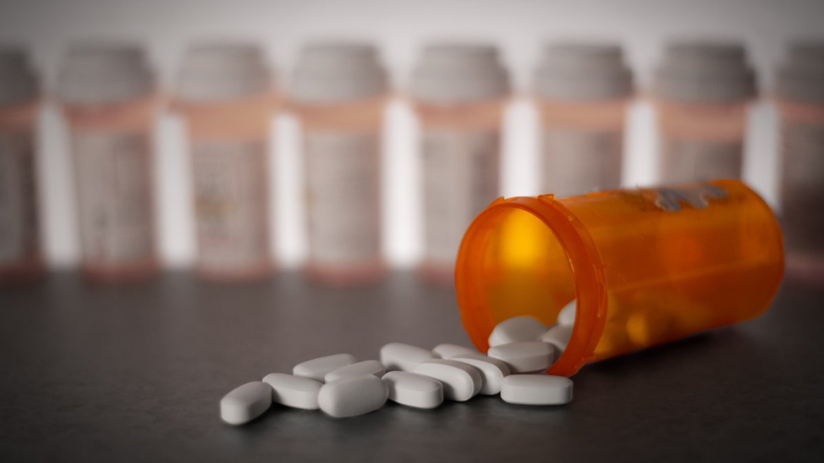 Arlington Doctor Sentenced to 12 Years in Pill Mill Case - Vimarsana News