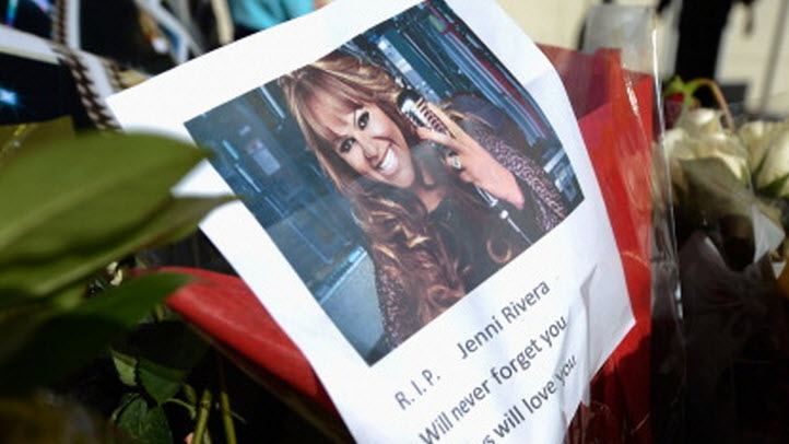 121012-jenni-rivera-makeshift-memorial
