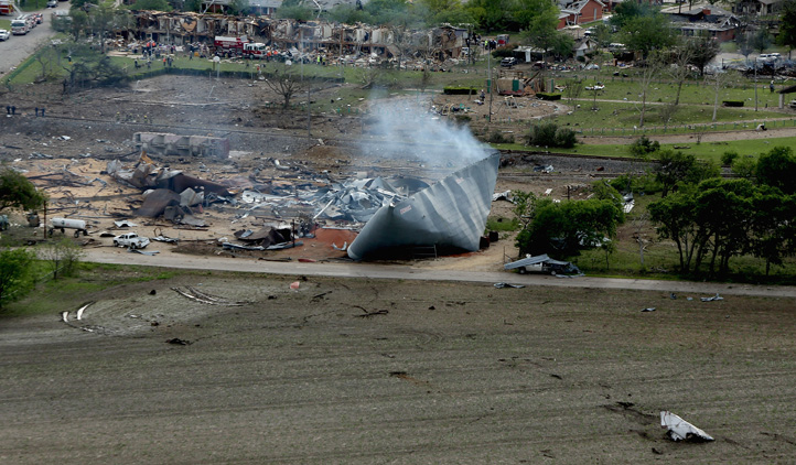 Explosion Rocks Fertilizer Plant During Fire Nbc 5