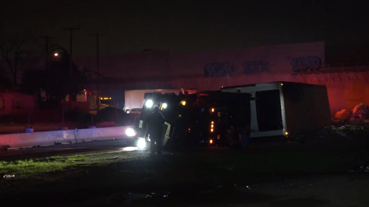 18-Wheeler Carrying Buffalo Meat Overturns in Dallas – NBC 5 Dallas ...