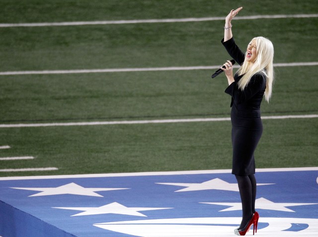 2.06-christina-aguilera