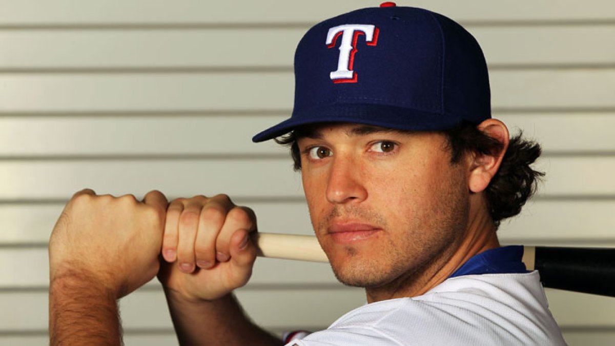 Former Texas Ranger Ian Kinsler wears Israel jersey while throwing first  pitch at ALCS Game 3 