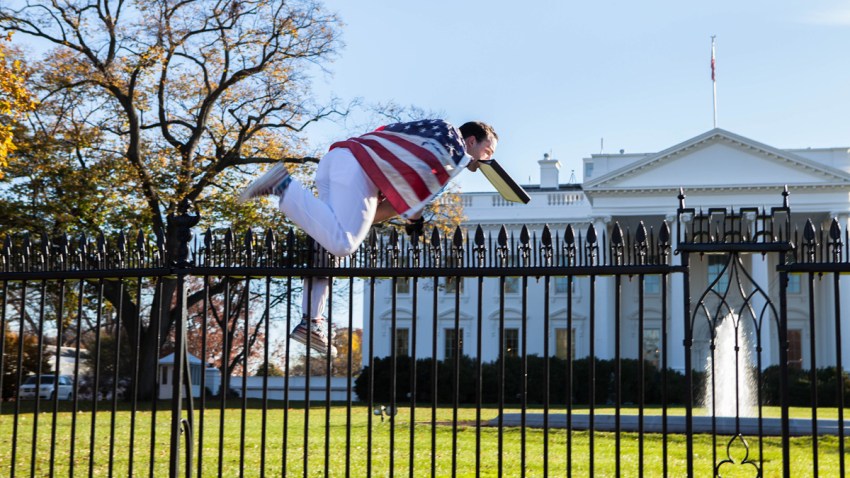20151126 White House Jumper In Flight