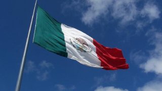mexican-flag-filadelfia