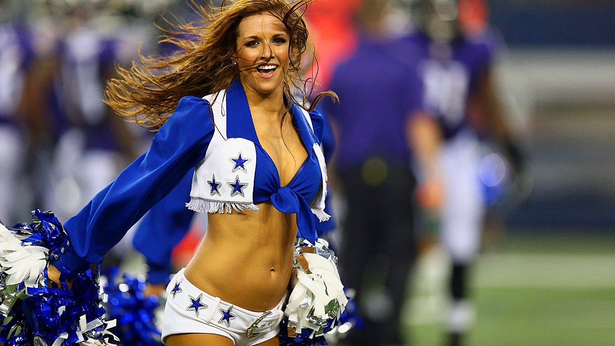 DALLAS COWBOY CHEERLEADER - SEXY BRUNETTE DANCING !!!