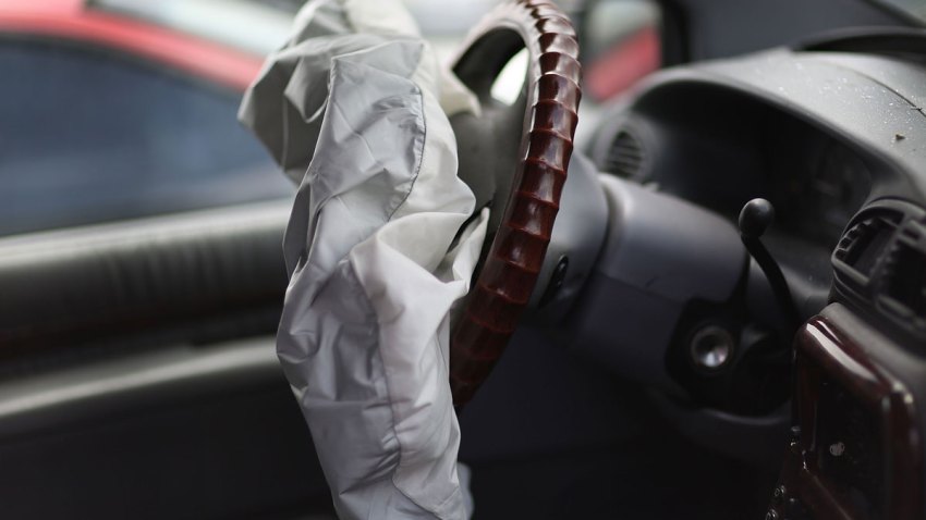 474401450-chrysler-airbag