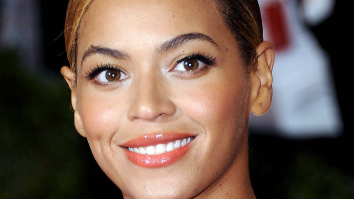 beyonce's pixie cut singer shows off short blond hair