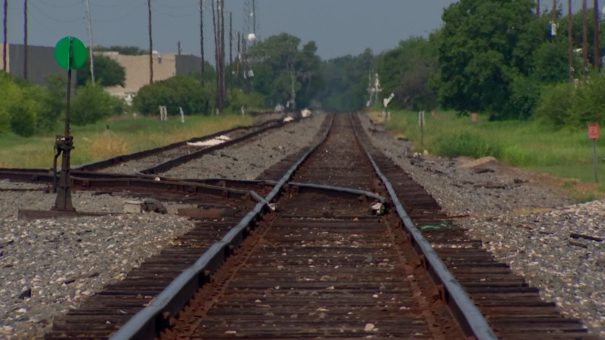 North Dallas Homeowners Oppose Cotton Belt Rail Line NBC 5 Dallas