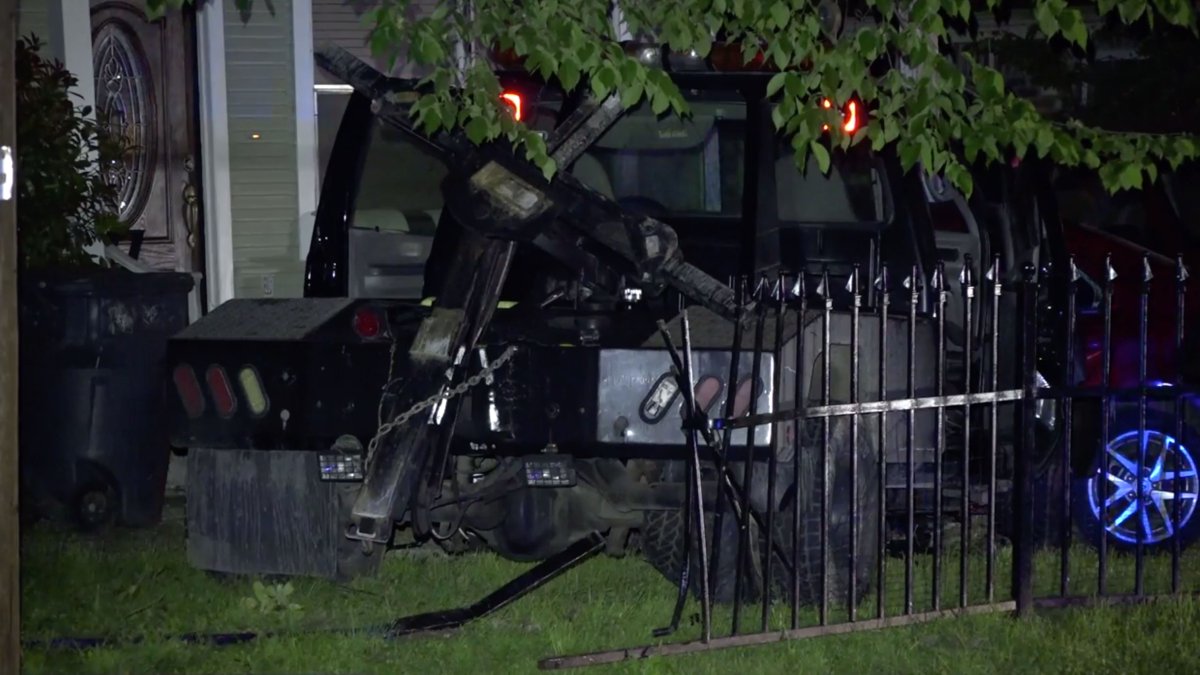 2 Vehicles Damaged in Crash Involving Tow Wrecker in Dallas – NBC 5 ...