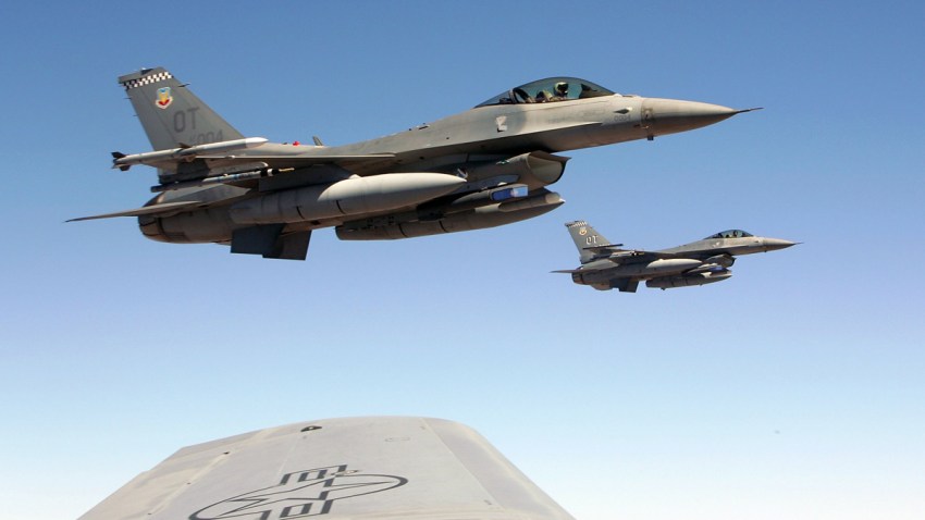 57381706EM002_Air_Force_Hol