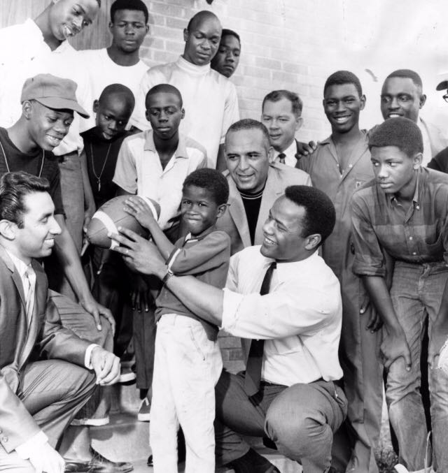 FBF: In 1969, black Dallas Cowboys players could not live near the Lake  Highlands practice field - Lake Highlands