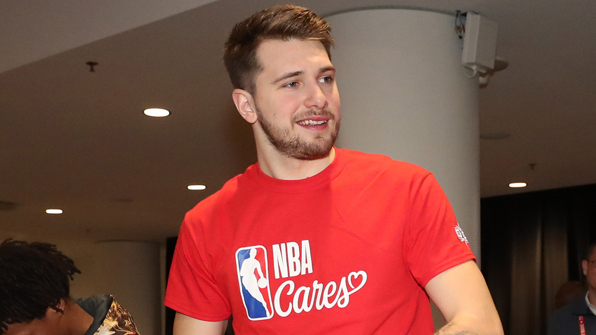 Obama Appears at All-Star NBA Event, Tells Mavs’ Doncic ‘You’re Doing Fantastic’