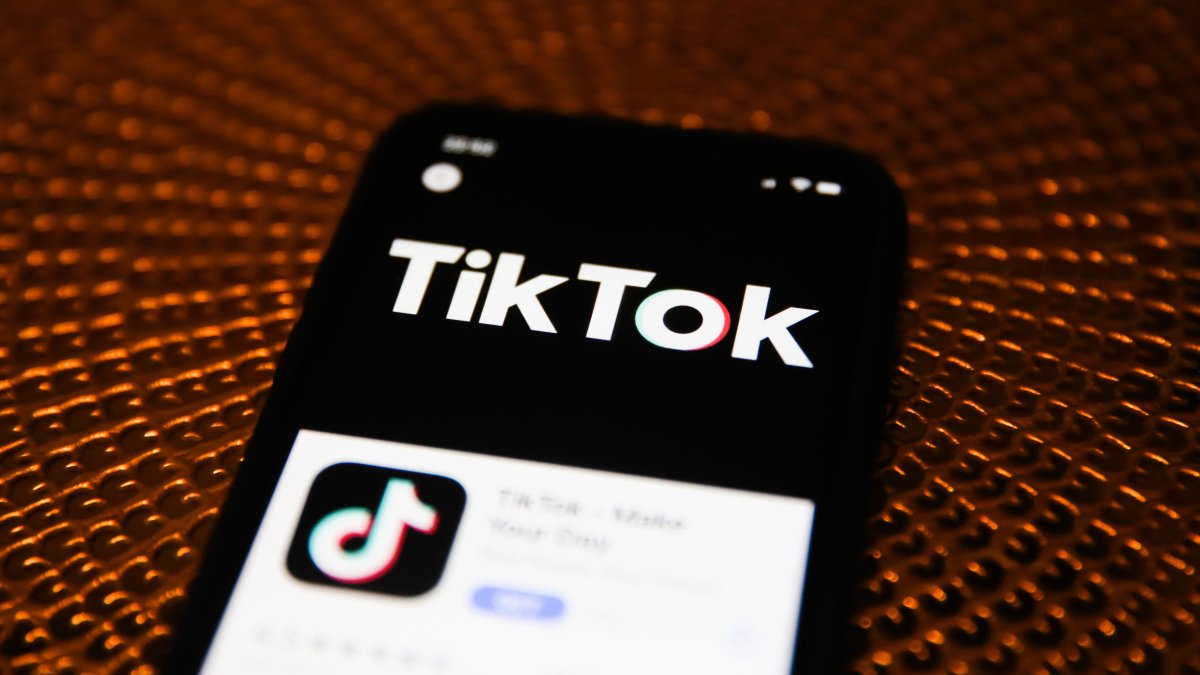 Inside the Microsoft Talks to Buy TikTok's U.S. Business - WSJ