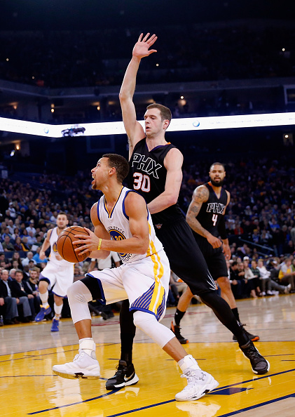 OAKLAND, CA - DECEMBER 16: Stephen Curry #30 of the Golden State Warriors drives on Jon Leuer #30 of the Phoenix Suns at ORACLE Arena on December 16, 2015 in Oakland, California. NOTE TO USER: User expressly acknowledges and agrees that, by downloading and or using this photograph, User is consenting to the terms and conditions of the Getty Images License Agreement. (Photo by Ezra Shaw/Getty Images)