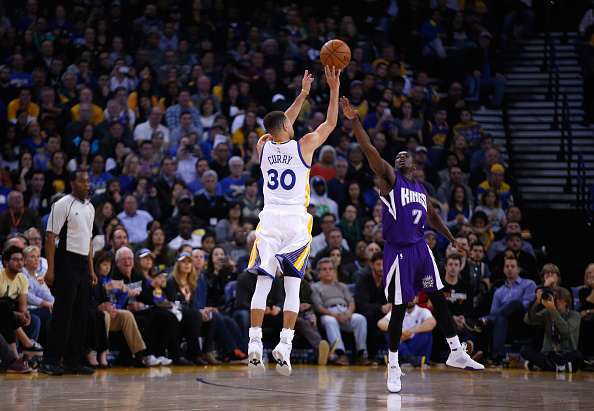 OAKLAND, CA - DECEMBER 28: Stephen Curry #30 of the Golden State Warriors shoots over Darren Collison #7 of the Sacramento Kings at ORACLE Arena on December 28, 2015 in Oakland, California. NOTE TO USER: User expressly acknowledges and agrees that, by downloading and or using this photograph, User is consenting to the terms and conditions of the Getty Images License Agreement. (Photo by Ezra Shaw/Getty Images)