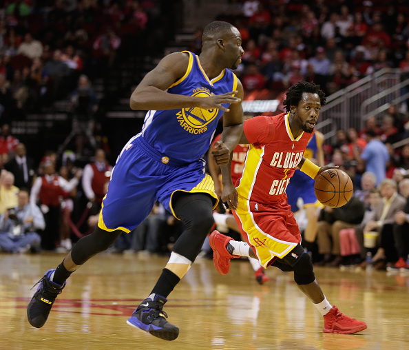 HOUSTON, TX - DECEMBER 31: Patrick Beverley #2 of the Houston Rockets drives around Draymond Green #23 of the Golden State Warriors in the first quarter at Toyota Center on December 31, 2015 in Houston, Texas. NOTE TO USER: User expressly acknowledges and agrees that, by downloading and or using this Photograph, User is consenting to the terms and conditions of the Getty Images License Agreement. Mandatory Copyright Notice: Copyright 2015 NBAE (Photo by Bob Levey/Getty Images)