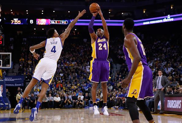 OAKLAND, CA - JANUARY 14: Kobe Bryant #24 of the Los Angeles Lakers shoots over Brandon Rush #4 of the Golden State Warriors at ORACLE Arena on January 14, 2016 in Oakland, California. NOTE TO USER: User expressly acknowledges and agrees that, by downloading and or using this photograph, User is consenting to the terms and conditions of the Getty Images License Agreement. (Photo by Ezra Shaw/Getty Images)