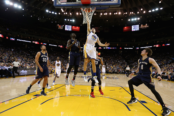 OAKLAND, CA - MARCH 14: Klay Thompson #11 of the Golden State Warriors goes up for a shot against the New Orleans Pelicans at ORACLE Arena on March 14, 2016 in Oakland, California. NOTE TO USER: User expressly acknowledges and agrees that, by downloading and or using this photograph, User is consenting to the terms and conditions of the Getty Images License Agreement. (Photo by Ezra Shaw/Getty Images)