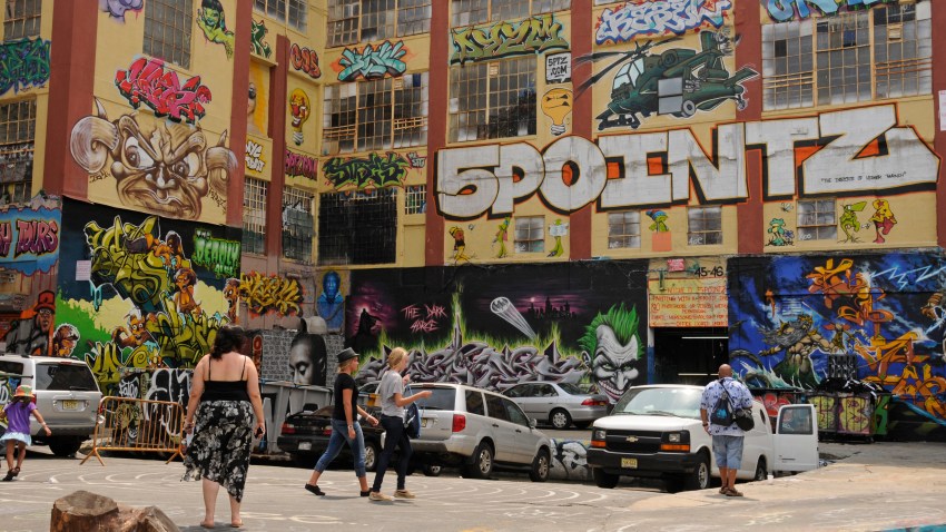 graffiti on 5Pointz building