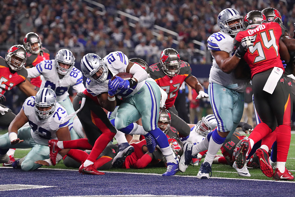 Ezekiel Elliott fine-free for Salvation Army kettle hop