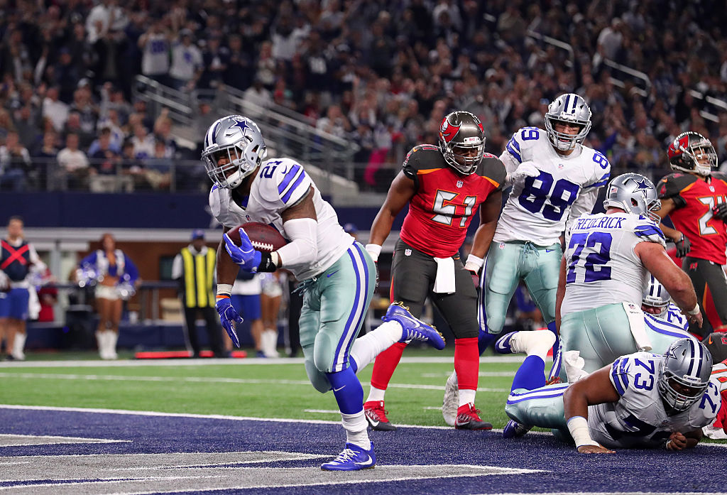 Ezekiel Elliott fine-free for Salvation Army kettle hop