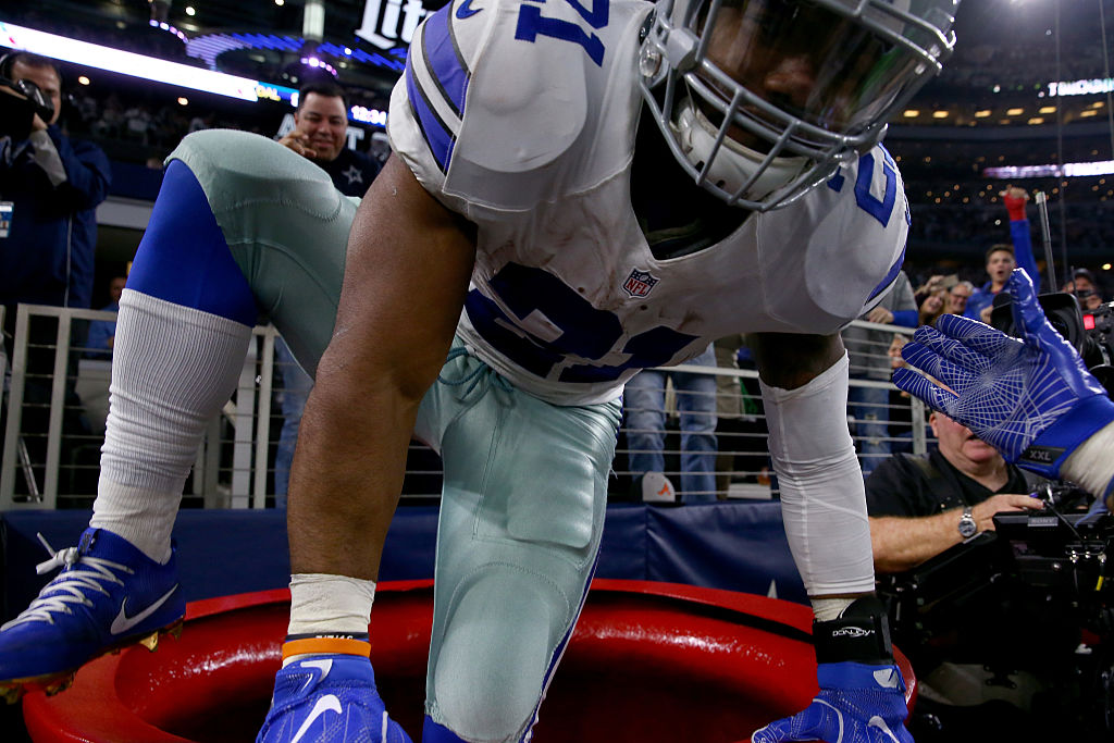 Ezekiel Elliott fine-free for Salvation Army kettle hop