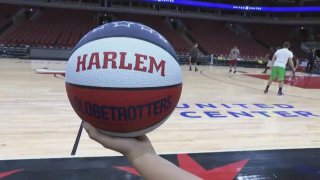 Globetrotters United Center Trick Shot - 00000602_29894951