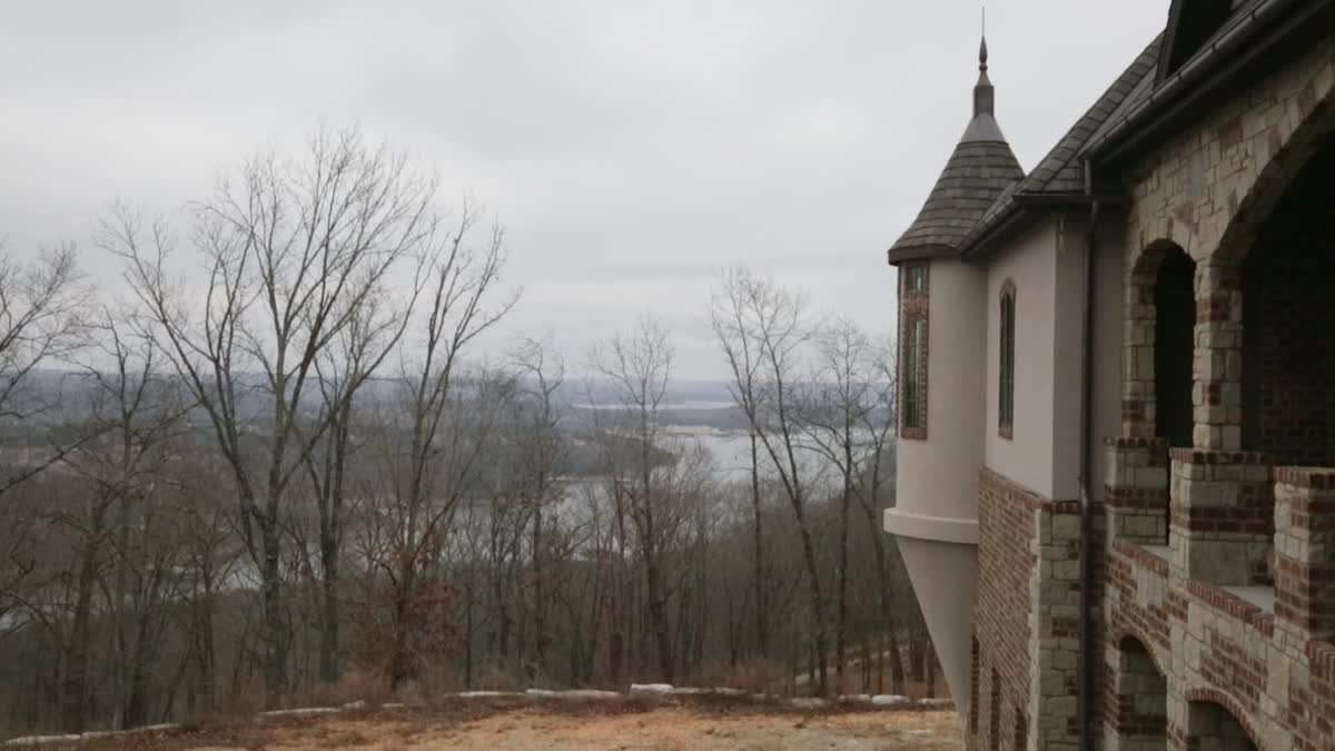 Rangers pitcher Cole Hamels is donating a $10 million house to charity 